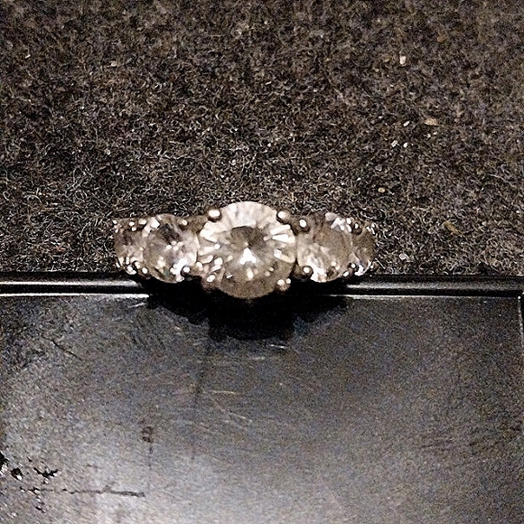 Round Prong Set Cubic Zirconia Solitaire Eternity Band, size 8, white gold - Picture 2 of 4